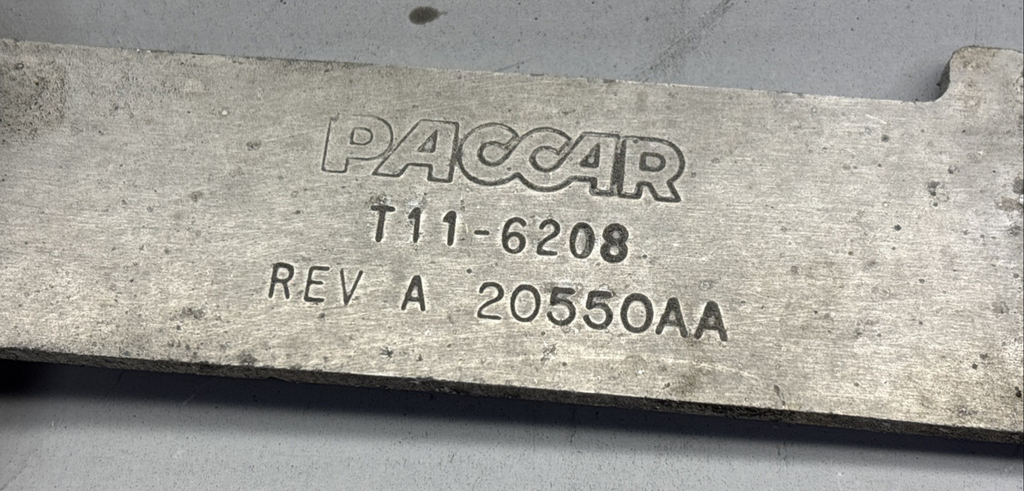 PACCAR MOUNTING BRACKET T11-6208 / 20550AA
