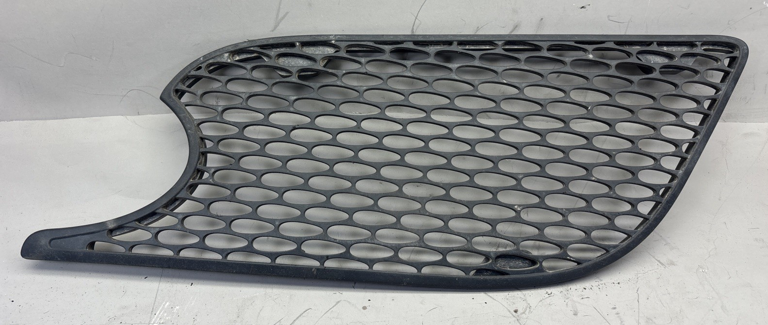 L46-6062 Genuine Paccar Peterbilt Air Intake Screen RH/S OEM DAMAGE