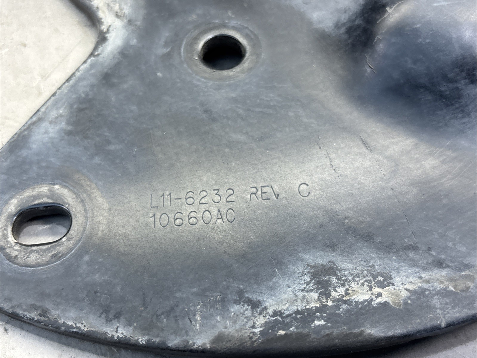 KENWORTH L11-6232 BRACKET-LATCH AERO