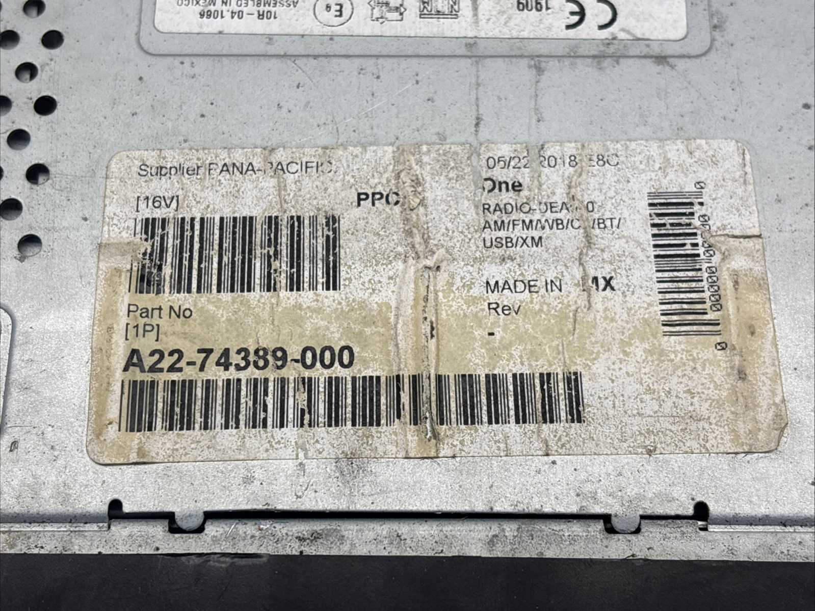 A22-74389-000 Freightliner Radio 24137737