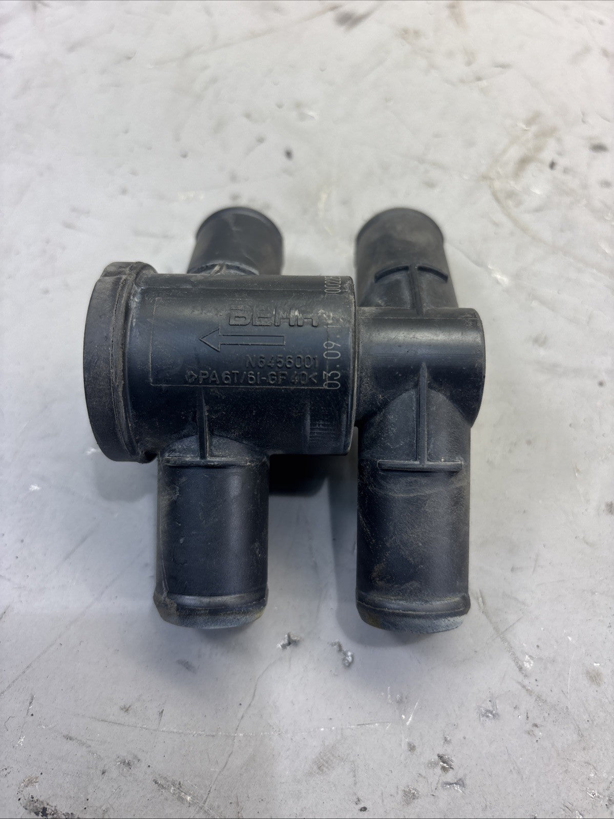 OEM VOLVO VNL HEATER HOSE VALVE  P/N: 20989415