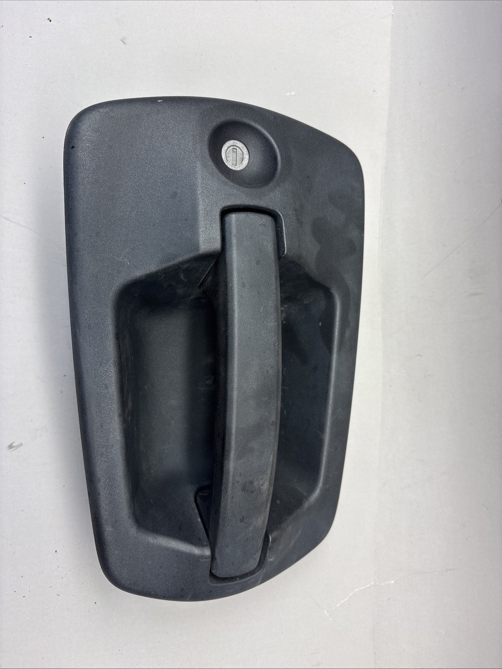 FREIGHTLINER CASCADIA DRIVER SIDE DOOR HANDLE A18-67004-004 - A18-67004-006