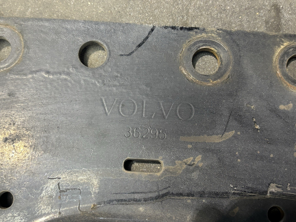 2019-2023 VOLVO VNL 760 D13 FRONT CROSSMEMBER K-FRAME SUPPORT 20498240 OEM