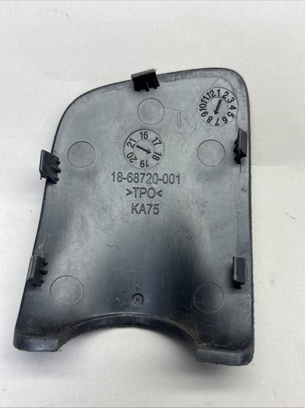 FREIGHTLINER CASCADIA RIGHT LOWER CAB HANDLE TRIM COVER 18-68720-001