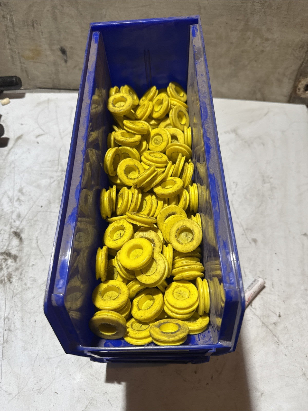 GLADHAND SEAL YELLOW PIE CUT Part #TEC101125Y-1 Interchange Part #101125Y-1