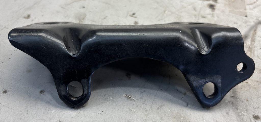 18-25 FREIGHTLINER CASCADIA 125 DETROIT DD15 FUEL PUMP BRACKET A4720761540 OEM