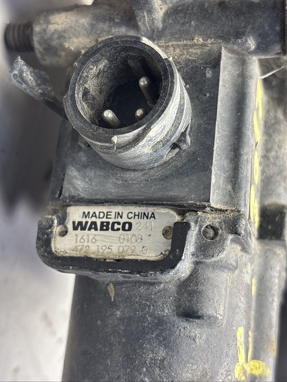 OEM Freightliner Wabco ABS Solenoid Modulator Valve 973 011 0260 / 472 195 078 0