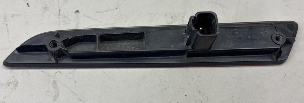 OEM VOLVO VNL LED HOOD FENDER SIDE MARKER LIGHT  2018-2024 VOLVO VNL 23760347 RH