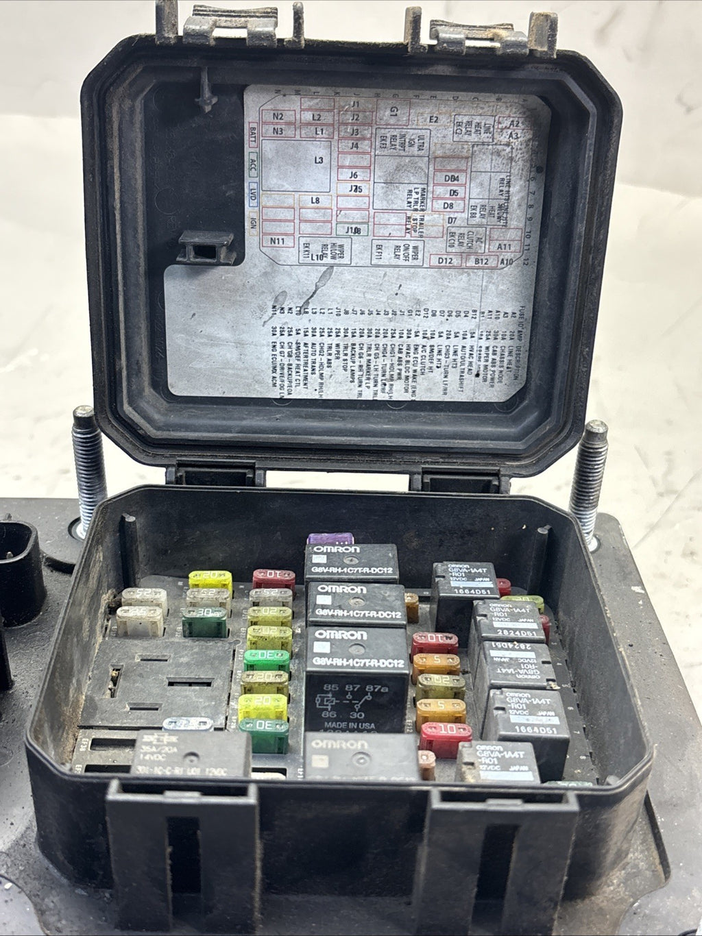 KENWORTH PACCAR FUSE ASSEMBLY CAB PDC P27-1147-0200 JUNCTION BOX DAMAGE