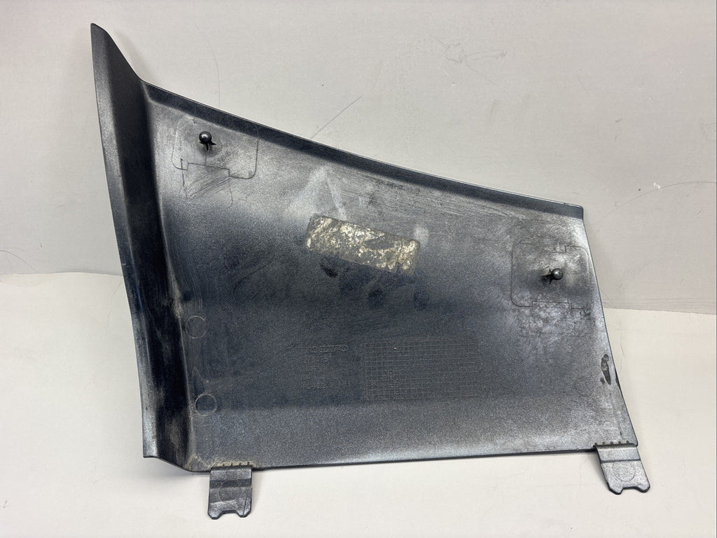 82754751 VOLVO VNL 760 FRONT RIGHT PASSENGER SIDE BUMPER TOW HOOK COVER OEM