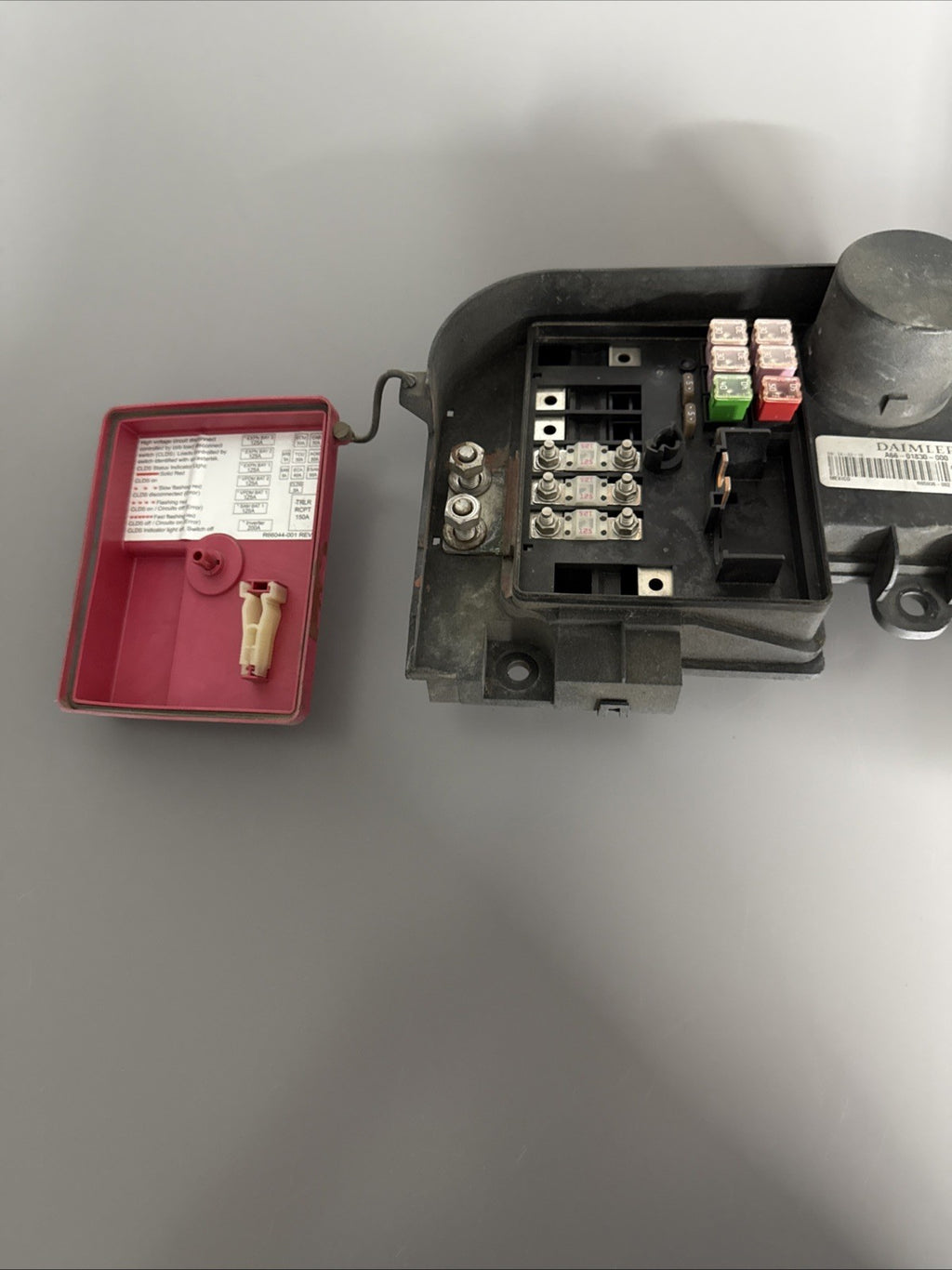 A66-01830-000 FREIGHTLINER CASCADIA 126 FUSE BOX 3795966
