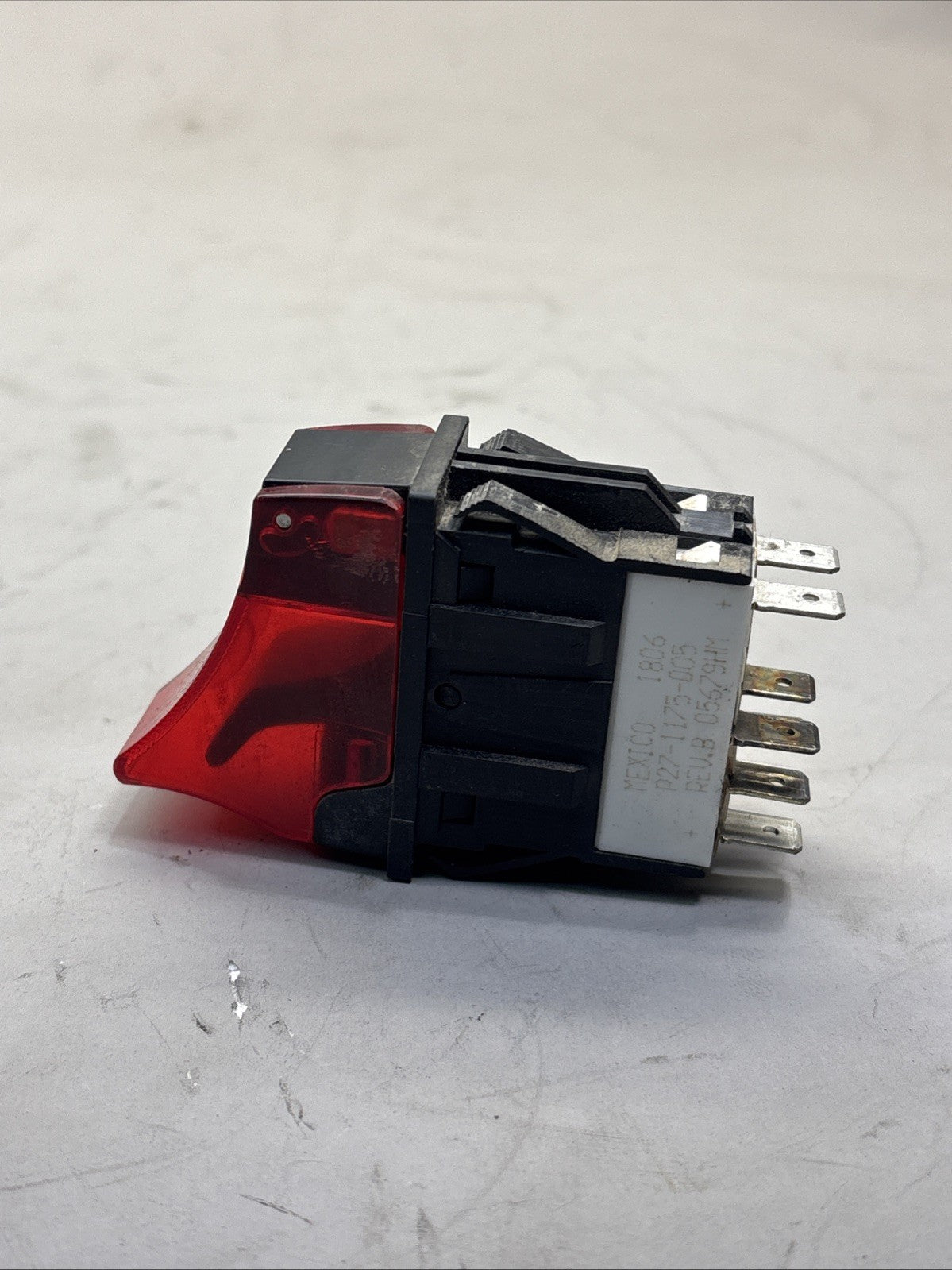 2014-2024 KENWORTH T680 FIFTH WHEEL SLIDE SWITCH BUTTON P27-1175-005 OEM