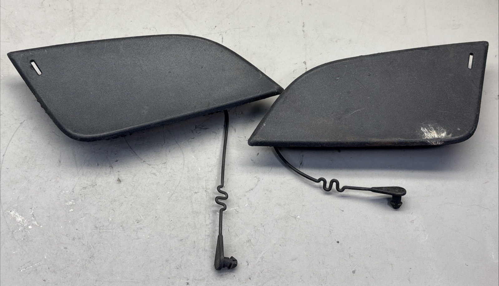 FREIGHTLINER  #21-29246-10, 21-29246-20  RH & LH TOW HOOK COVERS  J248
