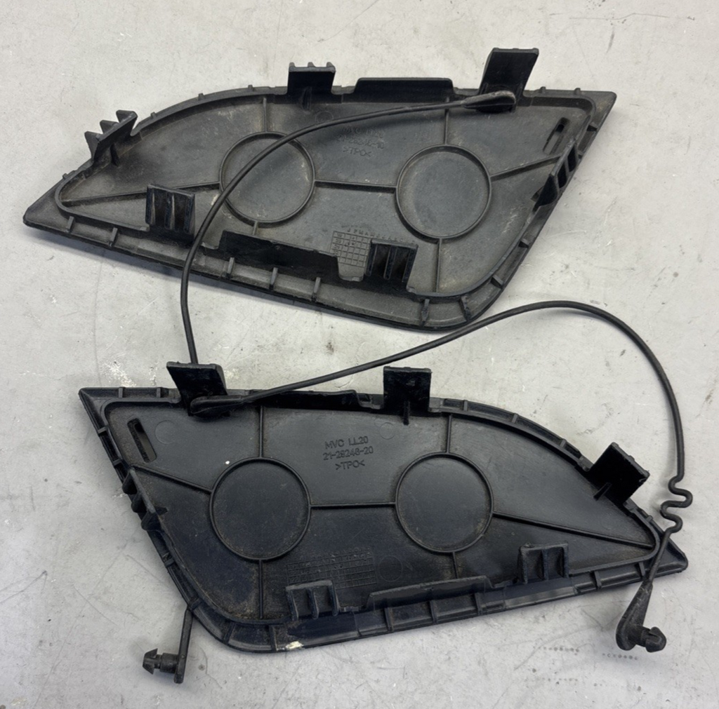 FREIGHTLINER  #21-29246-10, 21-29246-20  RH & LH TOW HOOK COVERS  J248