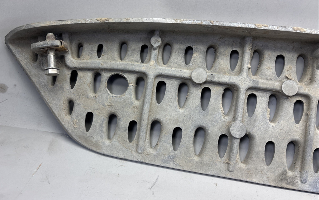 Genuine Paccar A82-6000 Cab Access Fairing Step Assembly DAMAGE