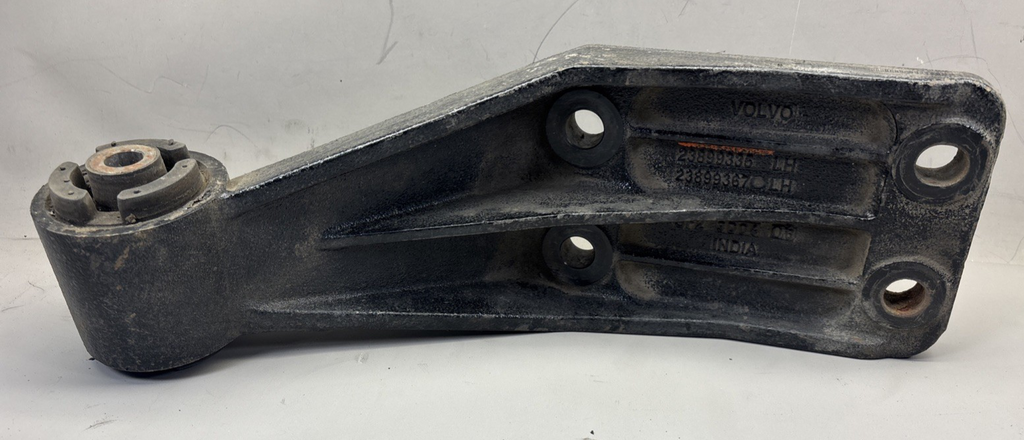 Genuine Volvo Gen Right Cab Mount Bracket 23899335 LH 23899367 LH