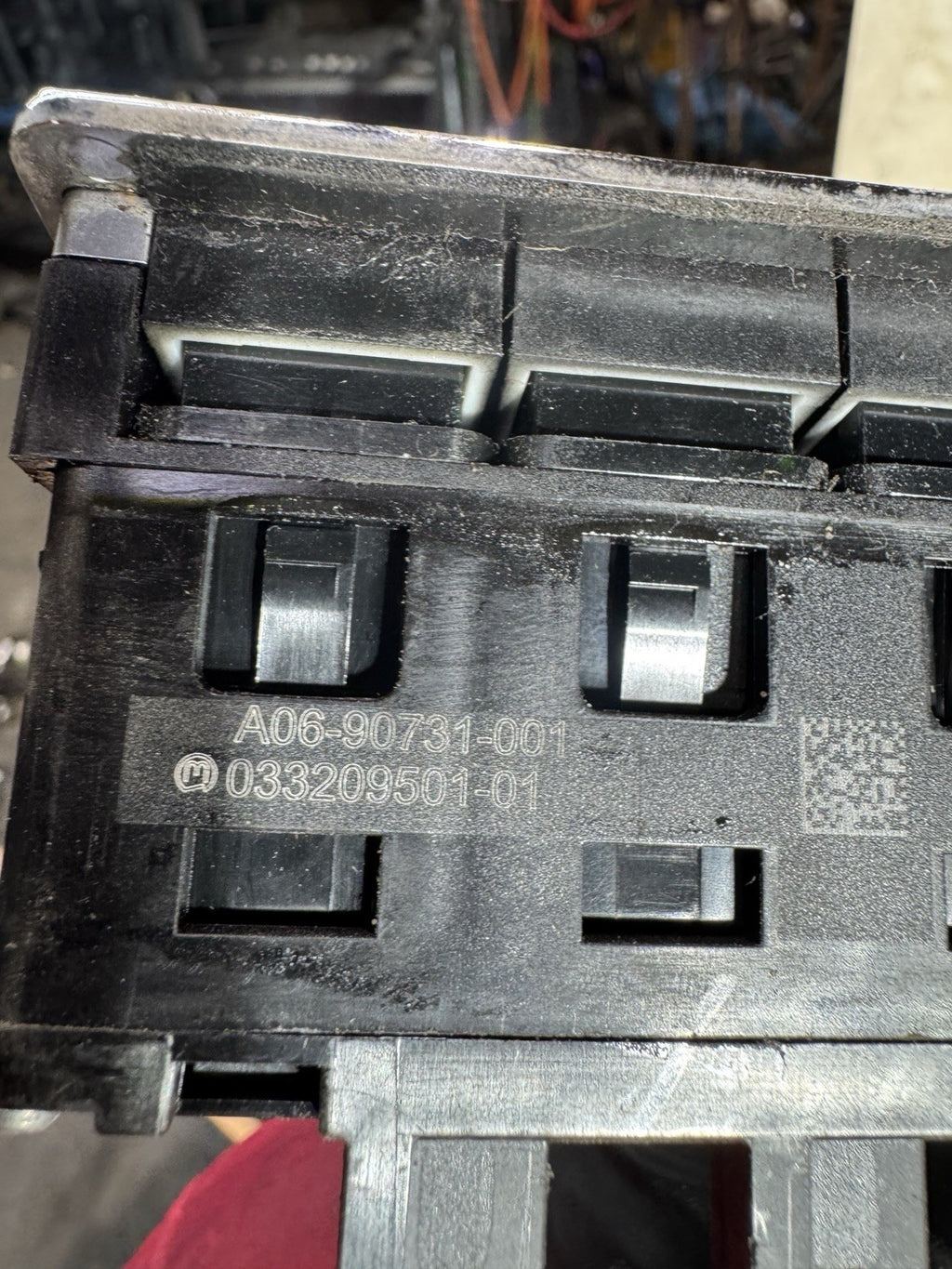 OEM FREIGHTLINER CASCADIA 126 PRIMARY SWITCH A06-90731-001