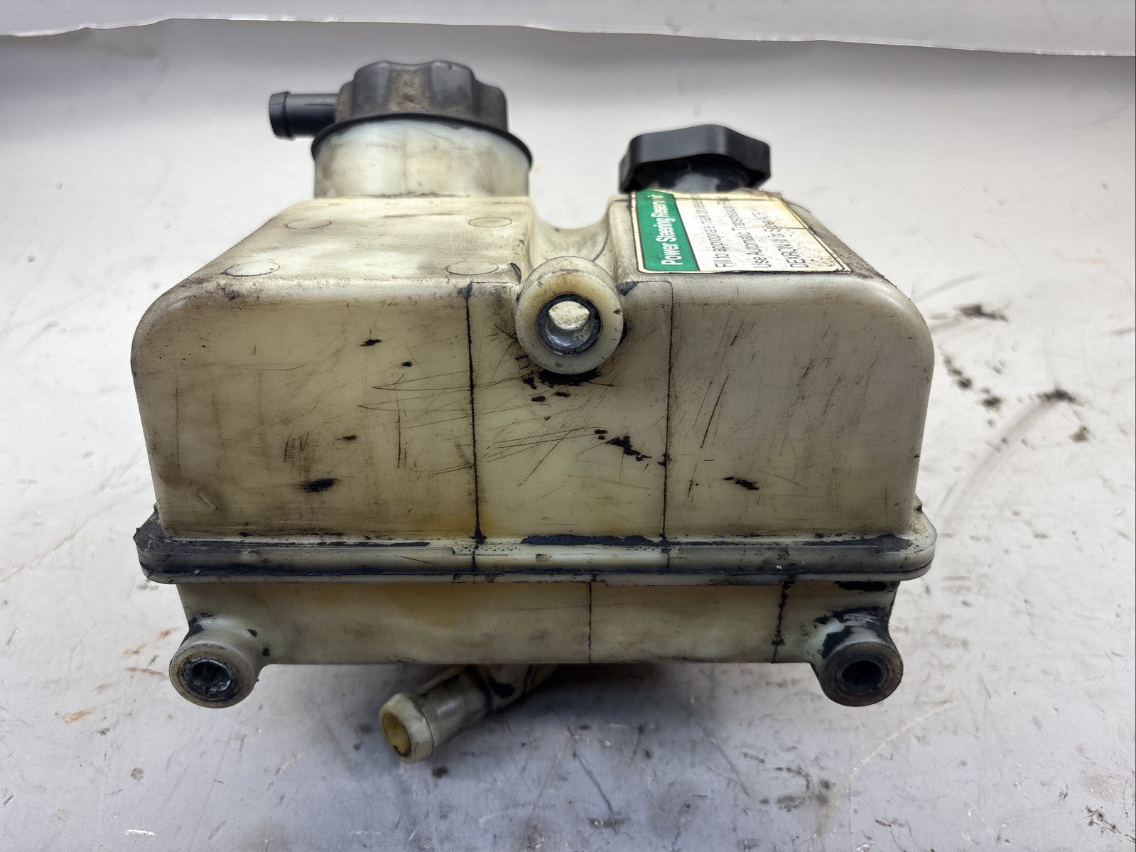 A14-17924-000 Freightliner Power Steering Reservoir