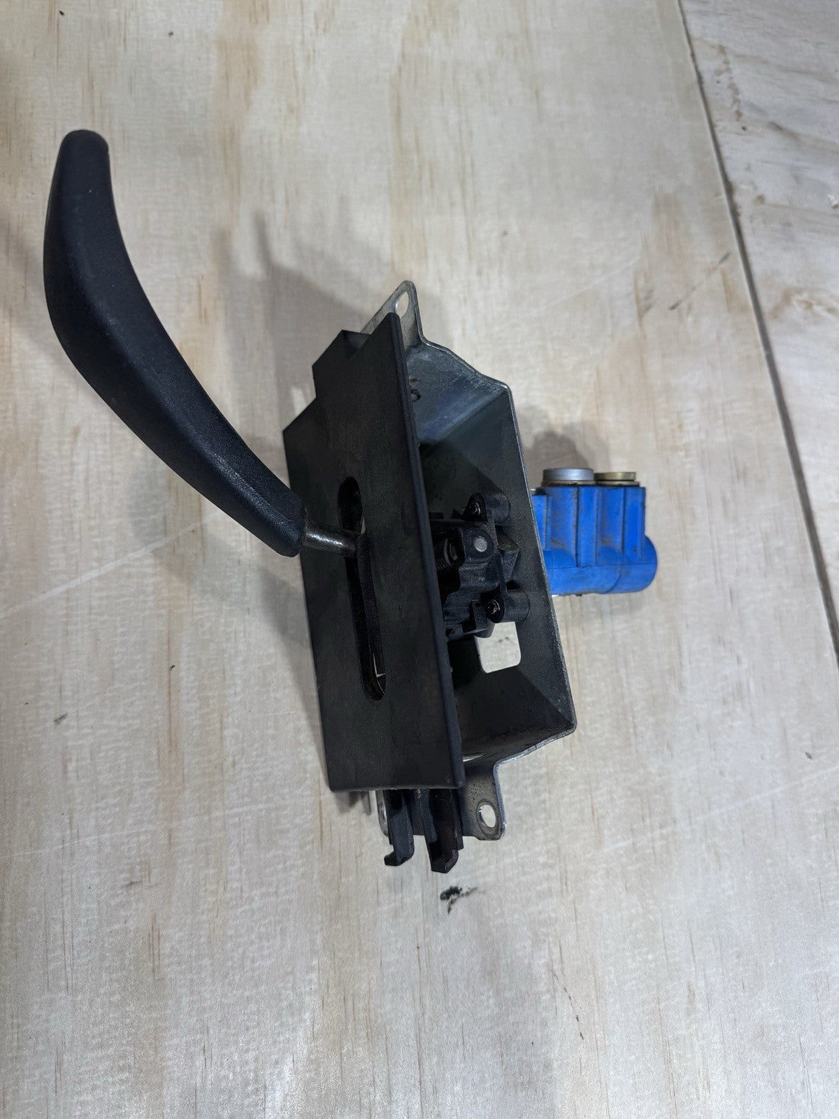 2018-2024 FREIGHTLINER CASCADIA 126 BENDIX TRAILER BRAKE CONTROL VALVE LEVER OEM