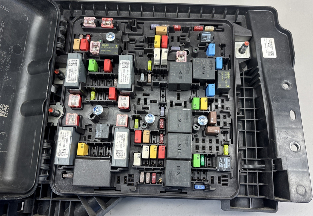 Freightliner Power Distribution Module VPDM Fuse Panel A06-90283-001