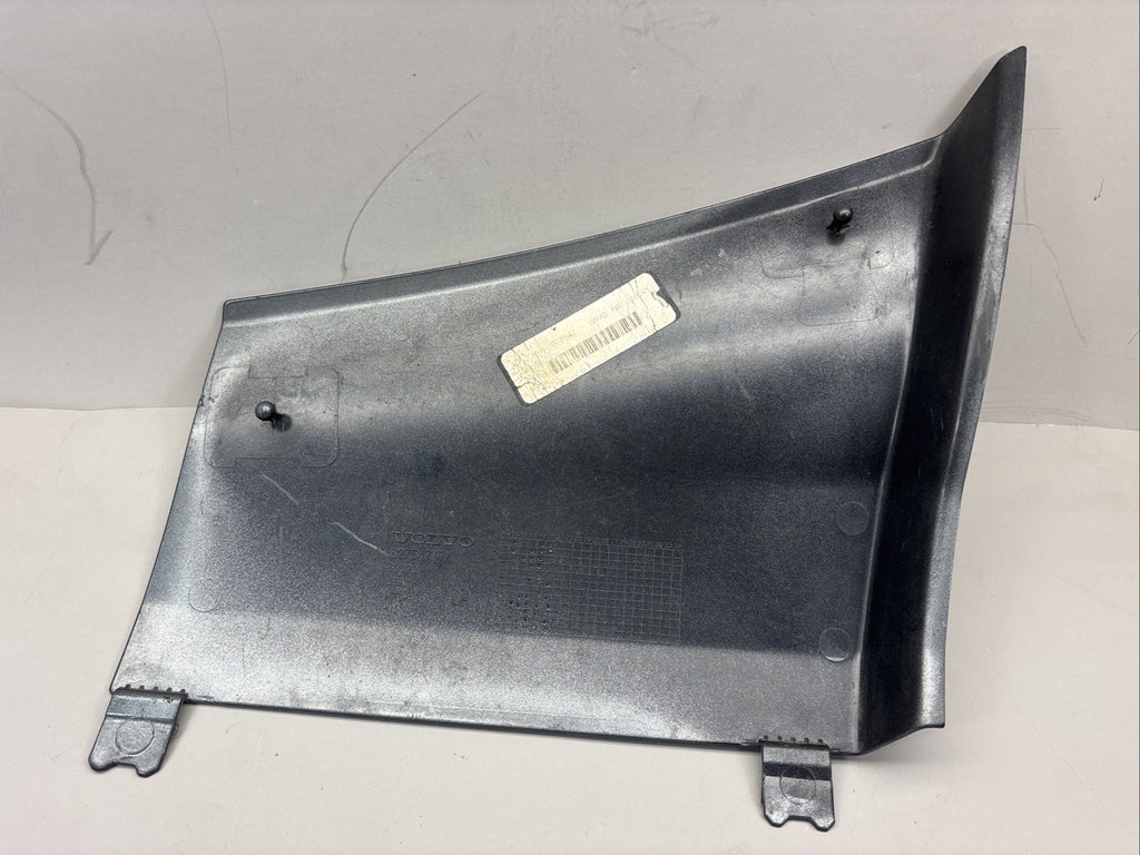 82754747 VOLVO VNL 760 FRONT Left driver SIDE BUMPER TOW HOOK COVER OEM