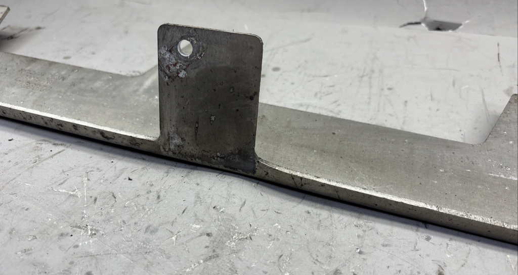 PACCAR  AIR SKIRT BRACKET   T11-6198