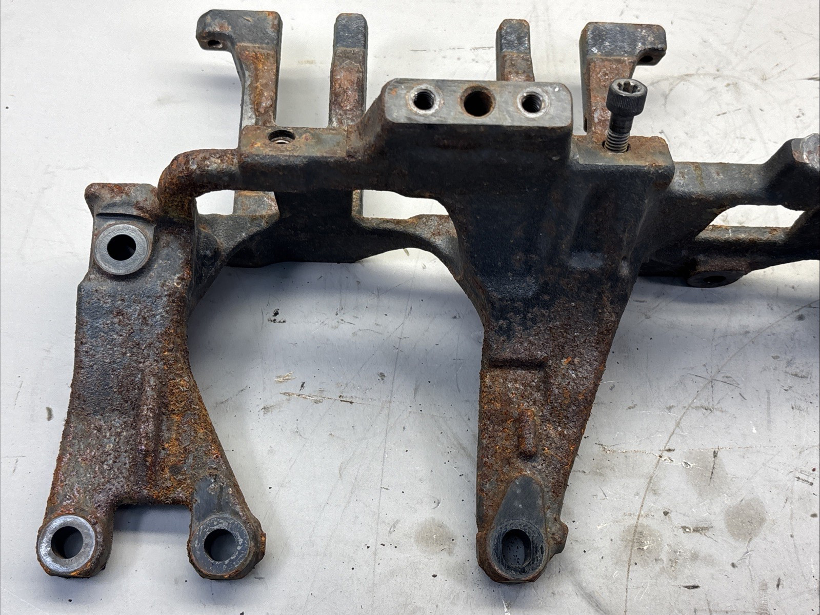 Peterbilt 579 Paccar MX13 EGR Bracket 2052195 2019 OEM