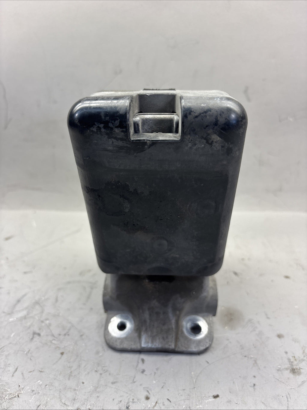 L85-6130A KENWORTH T680 HOOD BRACKET 3771170