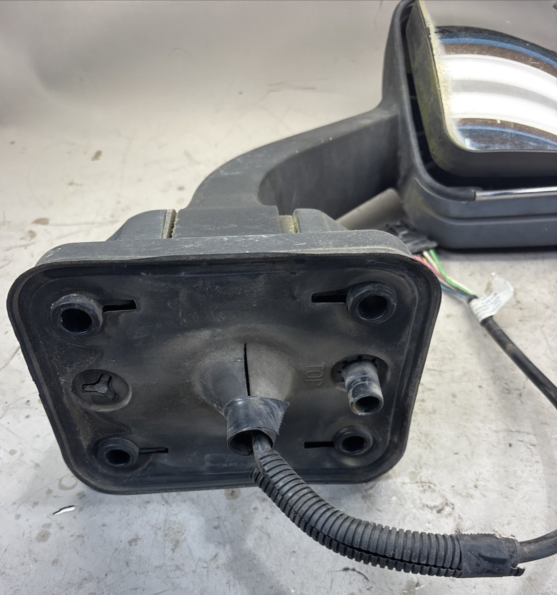 Freightliner Cascadia Driver Side Side View Mirrors A22-60713-005 Used