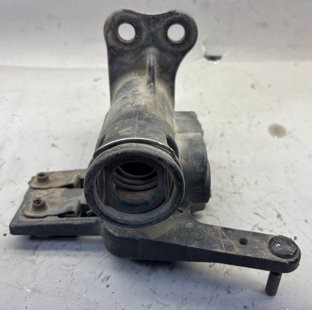 FREIGHTLINER - Tow Housing Brkt, RH A15-27959-005
