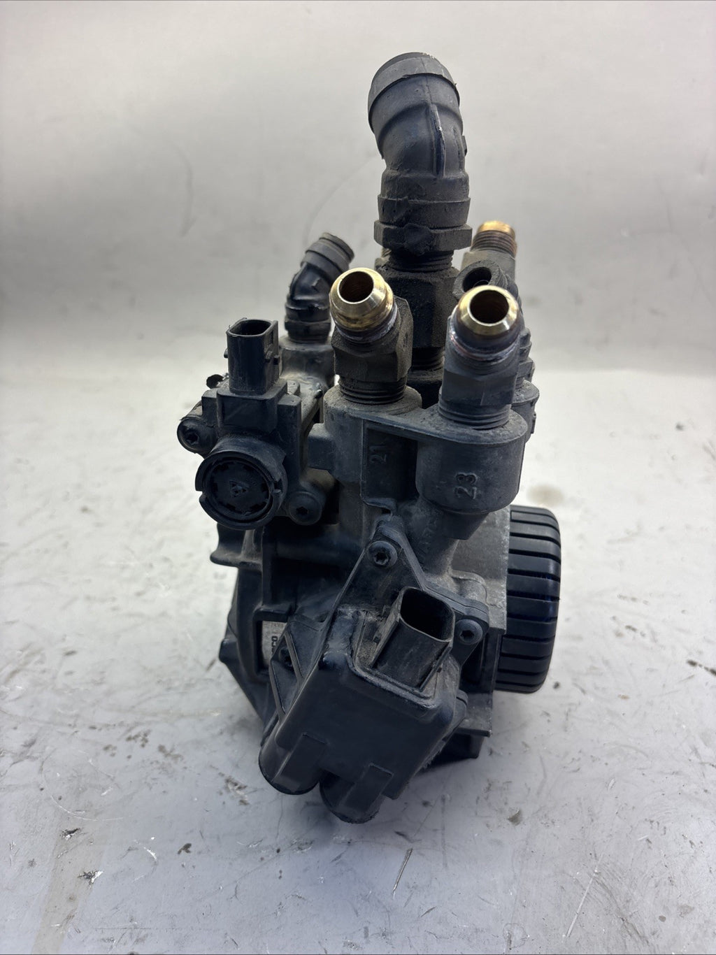 Freightliner Cascadia Wabco Anti Lock Braking System ABS Valve OEM 9760001070037