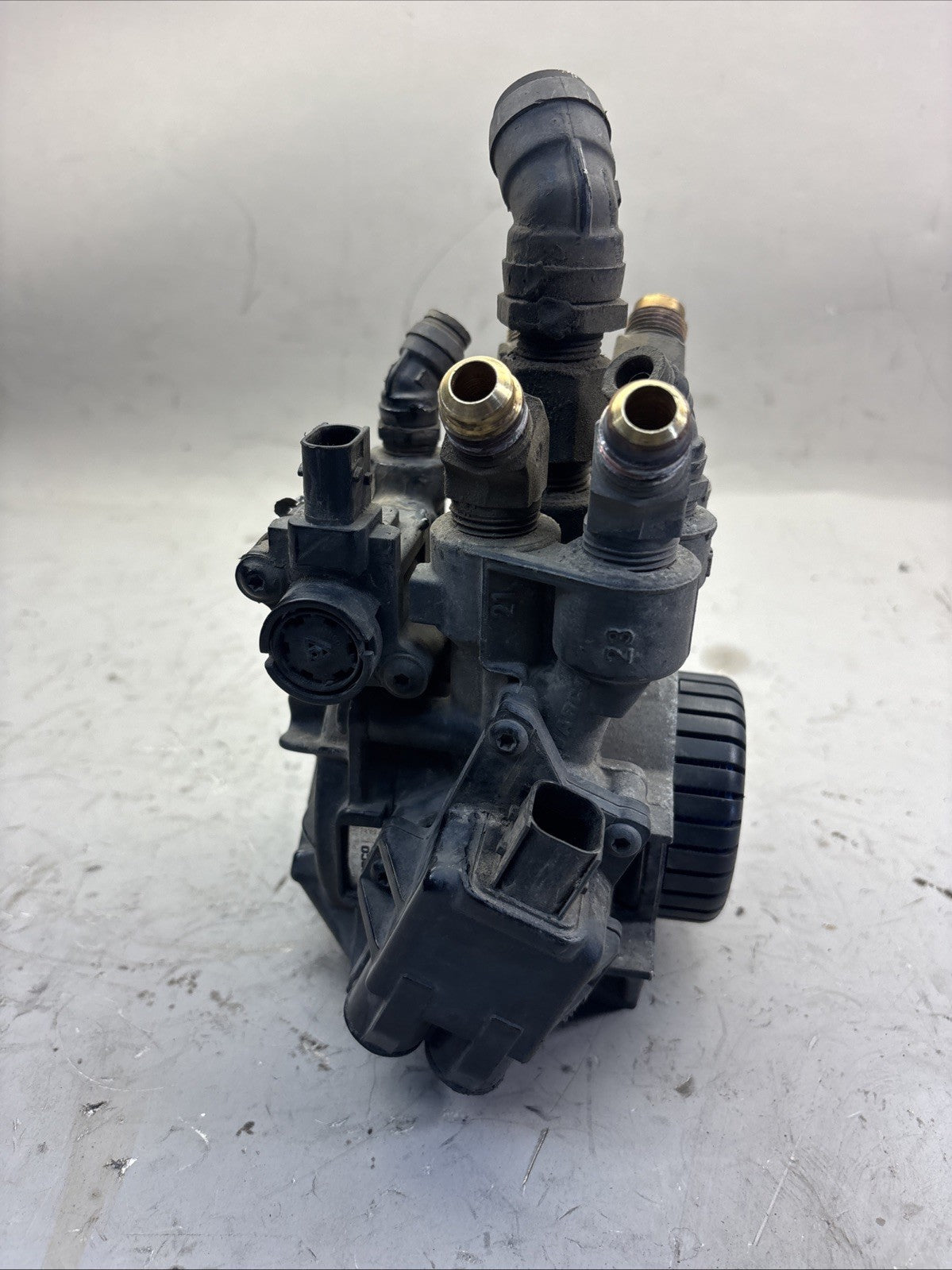 Freightliner Cascadia Wabco Anti Lock Braking System ABS Valve OEM 9760001070037