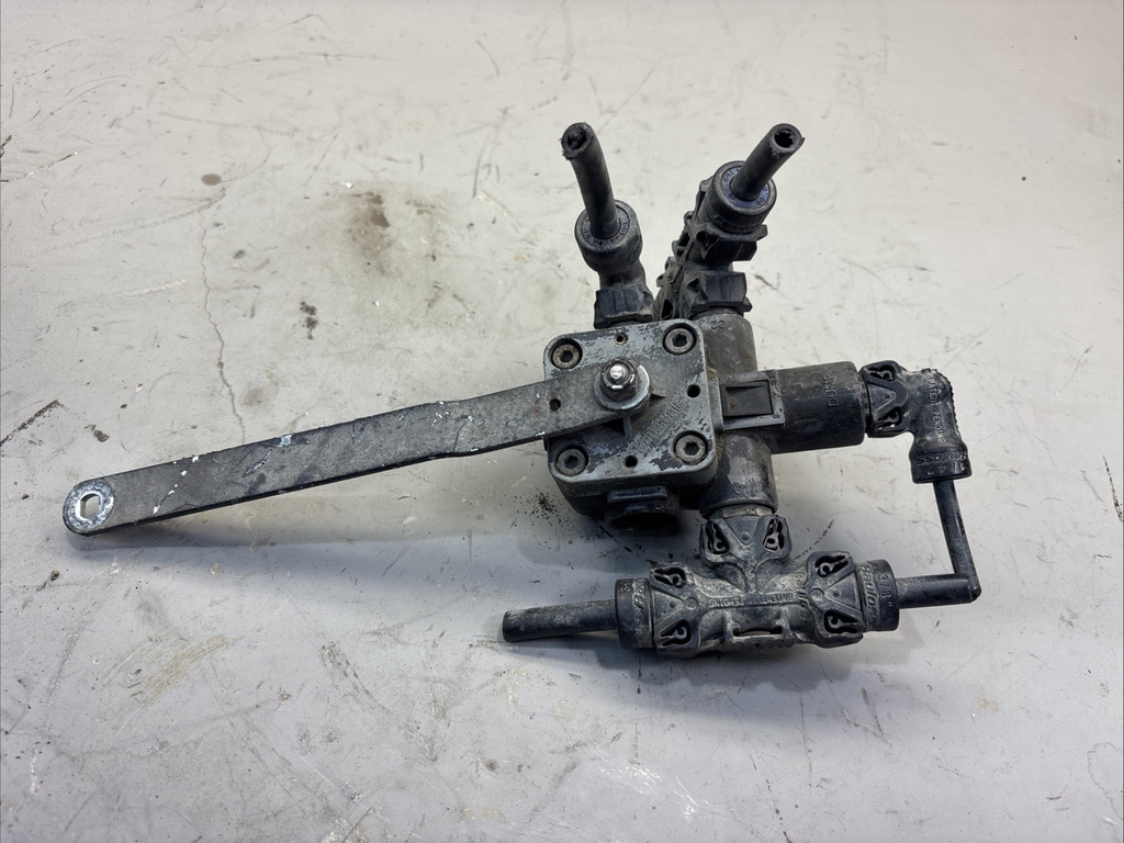 2023 Freightliner Cascadia 126 Height Control Leveling Valve